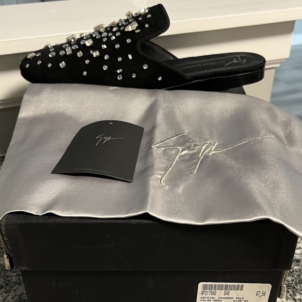 Dazzling Elsa velvet crystal slipper